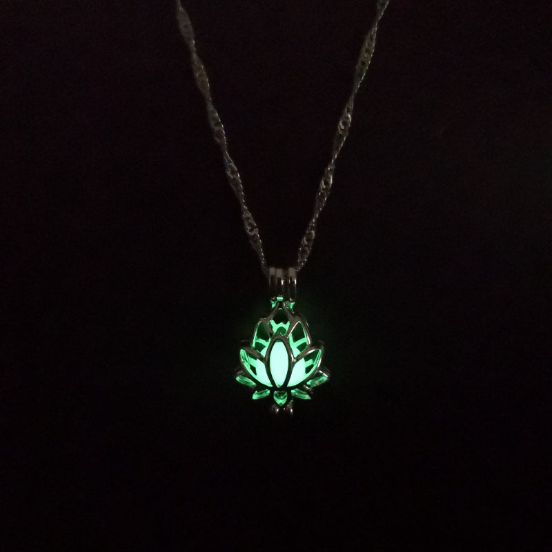 COLLAR FLOR DE LOTO, ILUMINADA.